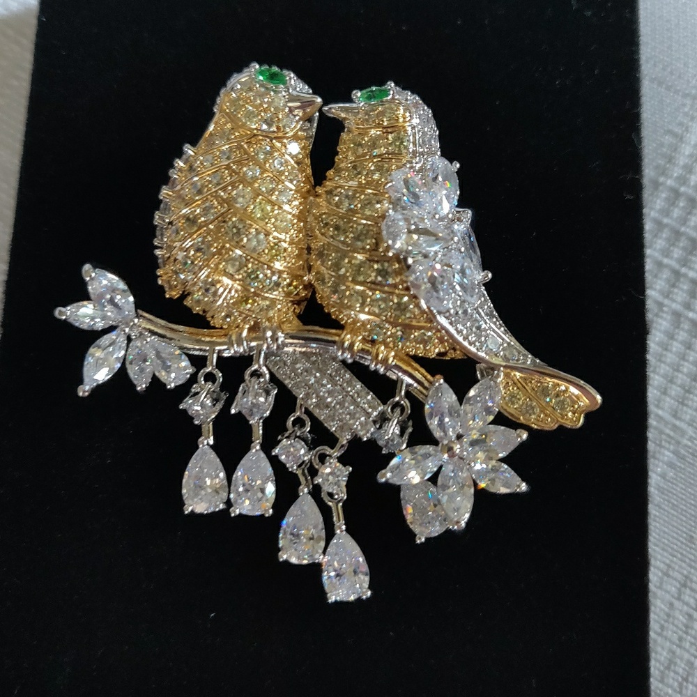Love birds. Beautiful cubic Zuron rhinestone pin
